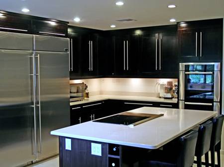 http://i733.photobucket.com/albums/ww331/laolee_2009/kitchen/HGTV2498028-RMS_young-2-by-2-kitche.jpg