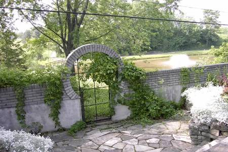 http://i733.photobucket.com/albums/ww331/laolee_2009/Tyandaga/oldcamera018.jpg