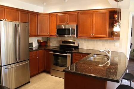 http://i733.photobucket.com/albums/ww331/laolee_2009/home/kitchen2.jpg